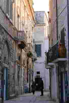 alleyinItaly
